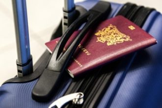 pasaport valiza poza buna pentru calatorie 726034b694