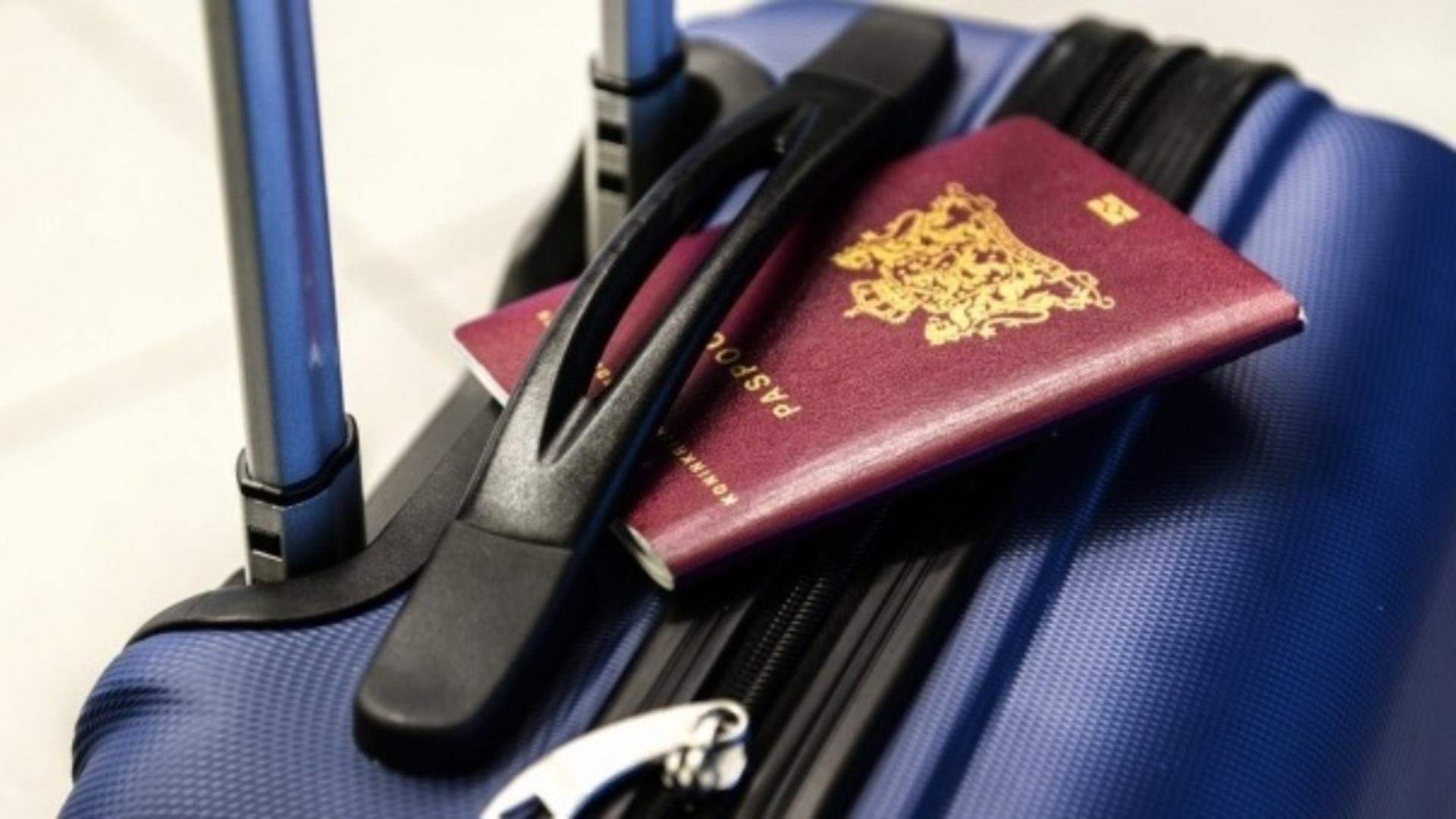 pasaport valiza poza buna pentru calatorie 726034b694